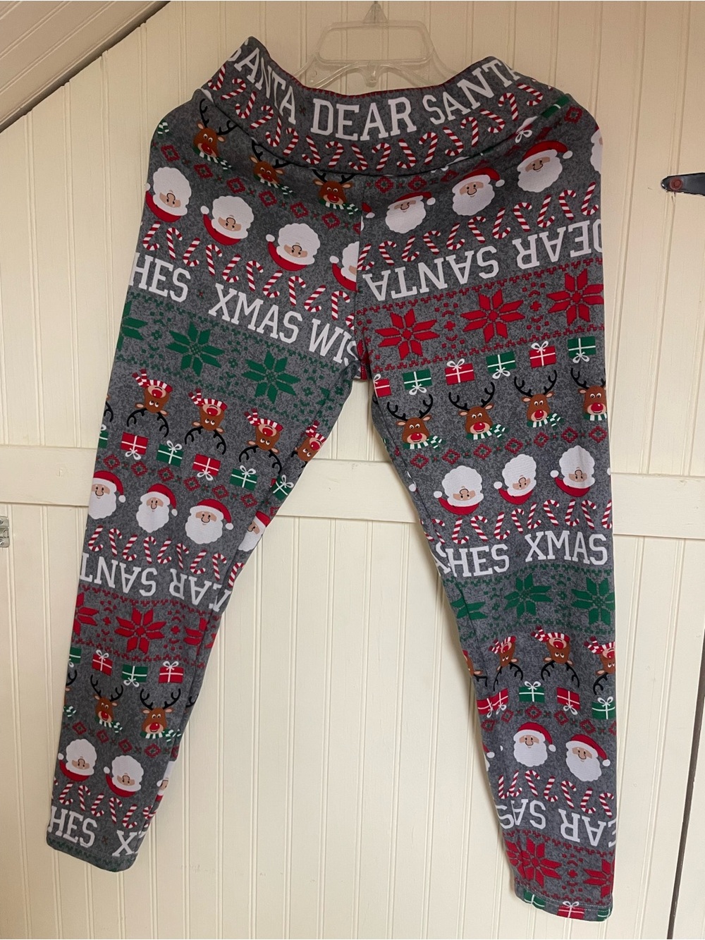 No Boundaries Gray Holiday Santa & Reindeer Print Leggings